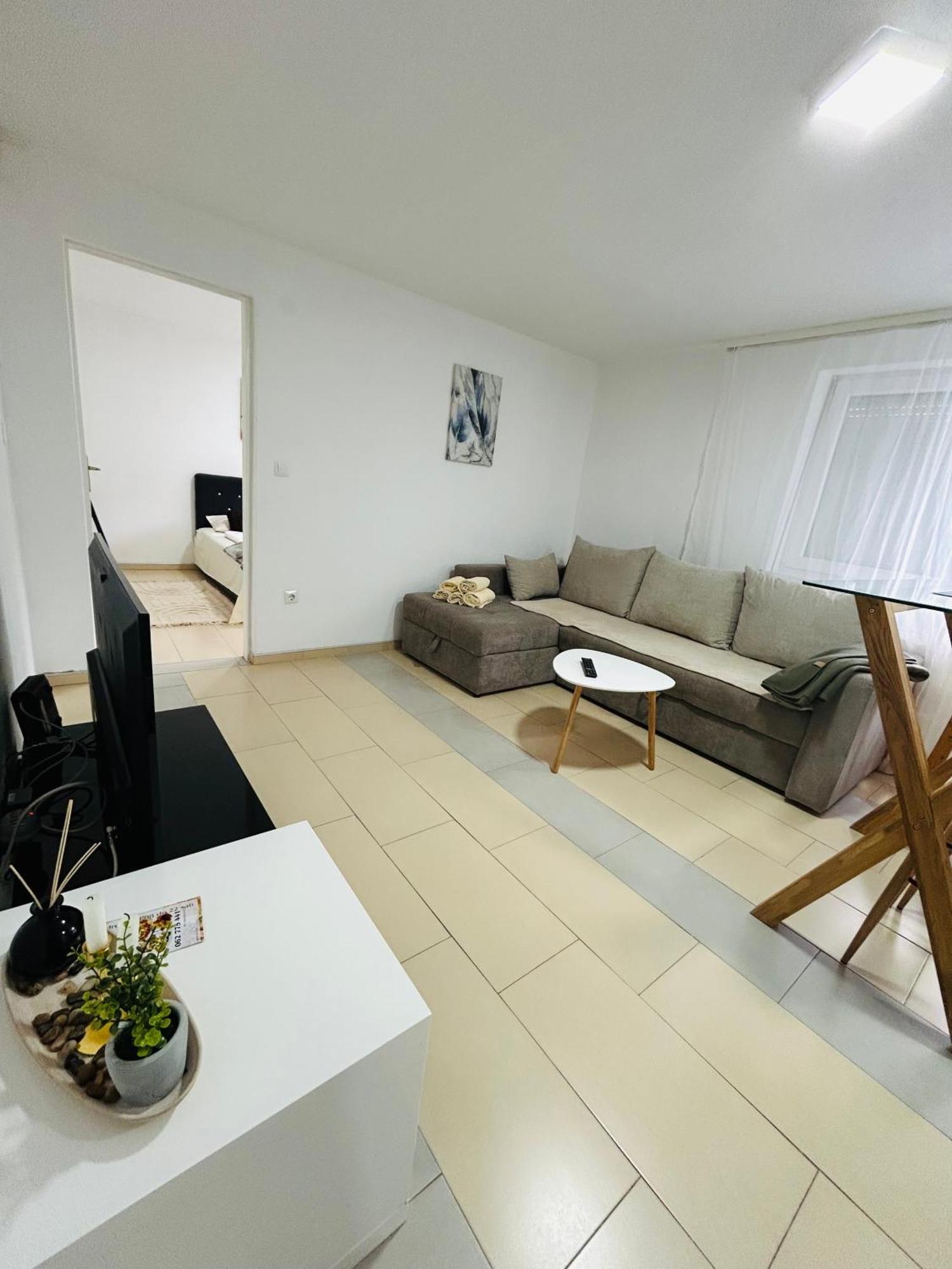 Apartmani Star Tuzla Buitenkant foto